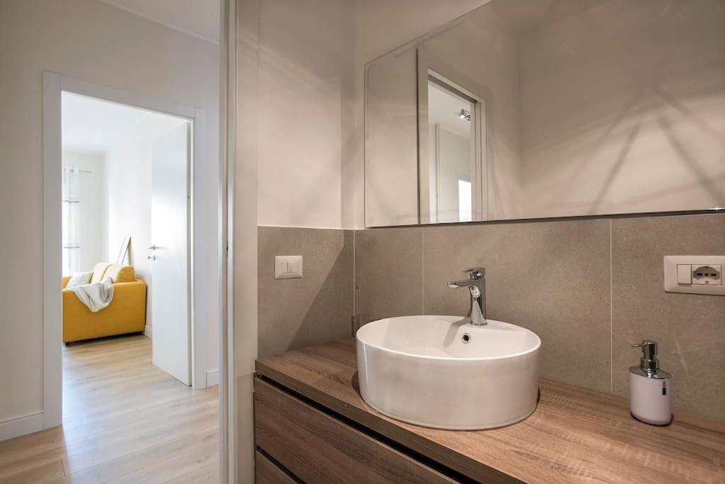 Moderno Tuscolana 2 Bdr And Living Metro A * Rom